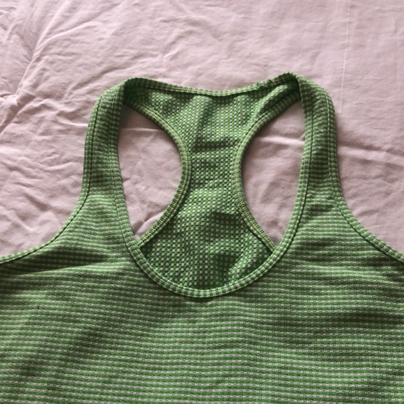 Lululemon frond (Kelly green) gingham tank - Picture 7 of 10